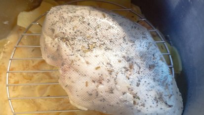 Kuřecí supreme sous-vide zapečené s rozmarýnovými bramborami v MTH