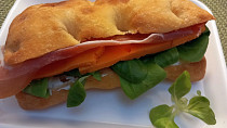 Schiacciata/skačáta sendvič