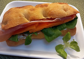 Schiacciata/skačáta sendvič