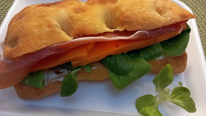 Schiacciata/skiačata sendvič