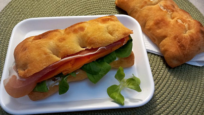 Schiacciata/skiačata sendvič