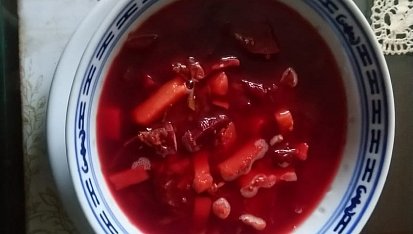 Kapustová polévka s červenou řepou