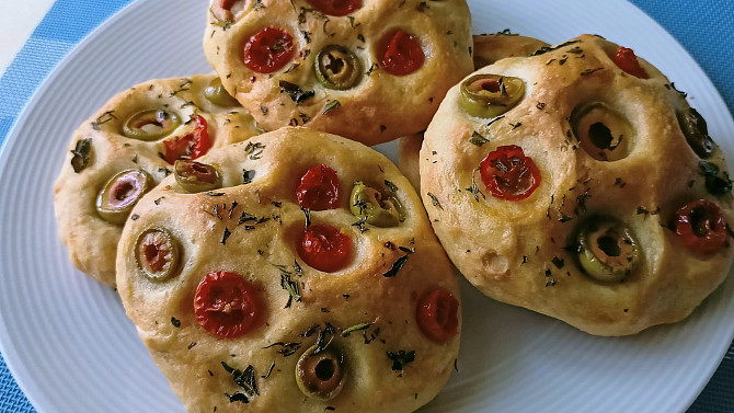 Focaccia s čerstvými rajčaty