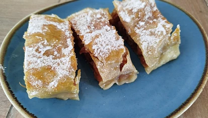 Jablečný štrúdl z domácího těsta