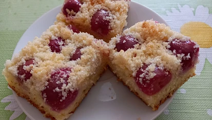 Litý kynutý koláč - hrníčkový, rychlý, litá kynutá buchta s třešněmi