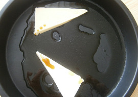 Paprika z horkovzdušné fritézy zapečená s uzeným, bramborovou kaší a sýrem