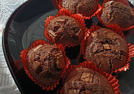 Muffiny s kousky čokolády (Muffiny s hořkou i mléčnou čokoládou)