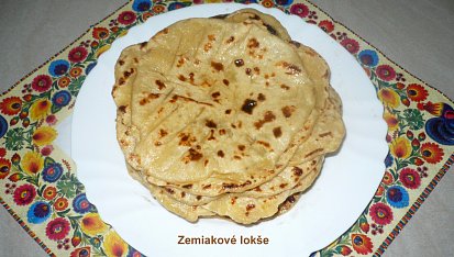 Bramborové lokše s husím sádlem, lokše po upečení a natretí husacou masťou