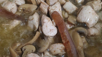 Krůtí kostky v citronové marinádě s žampióny