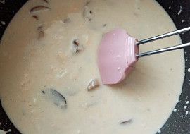 Mléčná houbová polévka
