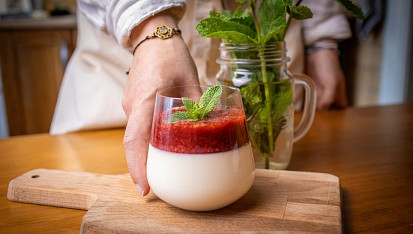Panna cotta s jahodovým rozvarem