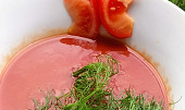 Rajčatová polévka s koprem