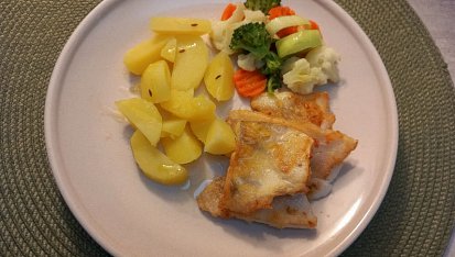 Filety candáta na másle, zázvoru a česneku se zeleninou