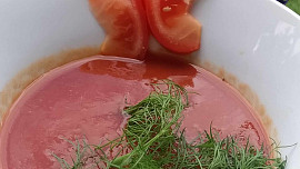 Rajčatová polévka s koprem