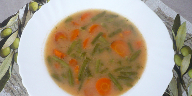 Fazuľkovo-mrkvová sladko kyslá polievka
