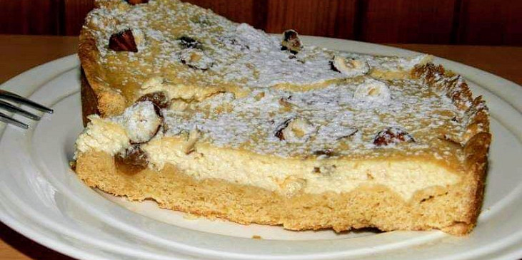 Tvarohový koláč s lískovými ořechy