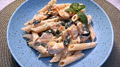 Penne s lososem, špenátem se smetanou