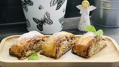 Drobenkový závin se skořicí a lískovými oříšky