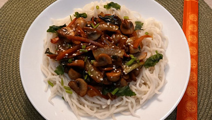 Žampiony s pak choi a mrkví