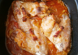Krůtí křídla pečená na leču a uzeném boku v pečence