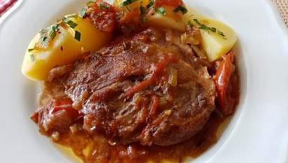 Vepřová krkovice na zelenině pečená v pečence