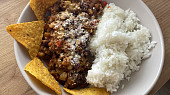 Chilli con carne se dvěma druhy paprik