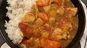 Jednoduché curry s kuřetem a rýží