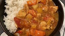 Jednoduché curry s kuřetem a rýží