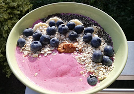 Malinová smoothie bowl