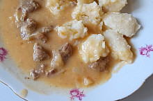 Tokáň z hovězího masa s rychlými noky
