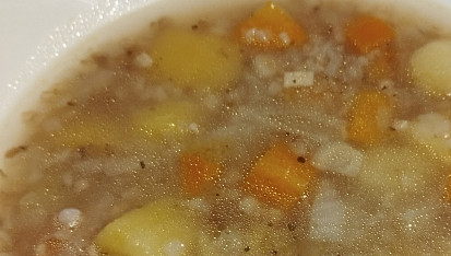 Pohanková polévka se zeleninou, s bramborem
