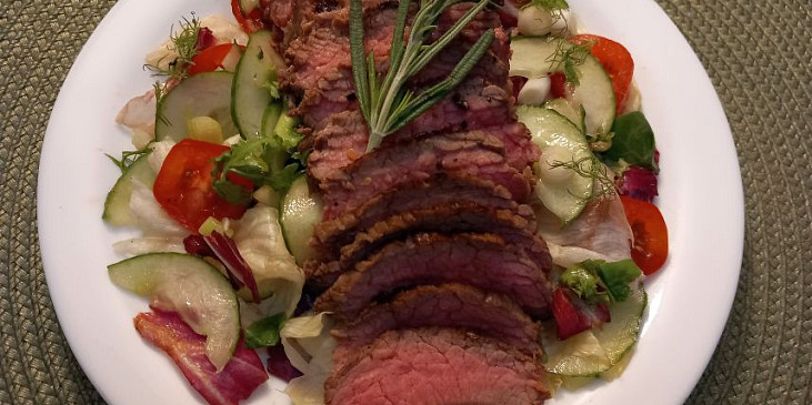 Hovězí pupek - flank steak na grilu