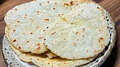 Indický naan s česnekem