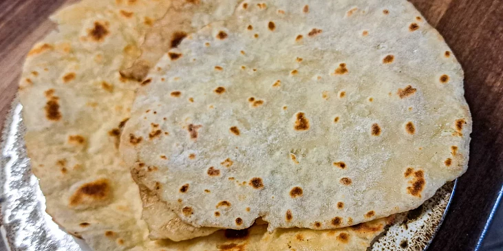 Indický naan s česnekem