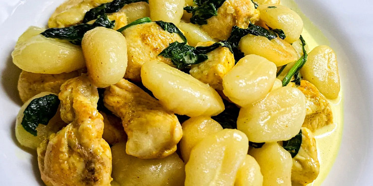 Zrychlené smetanové gnocchi s kuřecím a špenátem