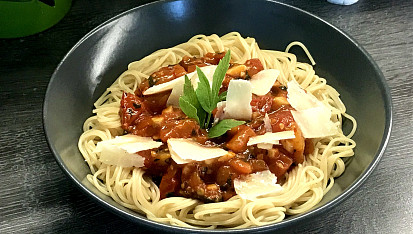 Těstoviny maccheroni all'arrabbiata