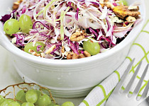 Růžový salát s hrozny