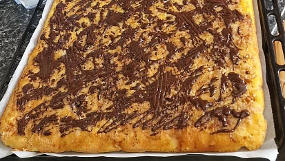 Jablečné  řezy obrácené, ...a pocákané čokoládovou polevou ♡