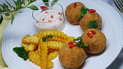 Smažené brokolicové kouličky s uzeným špekem a třešinkou mozzarelly