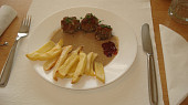 Köttbullar, Podáváme s hranolky, nebo s lahodnou bramborovou kaší.