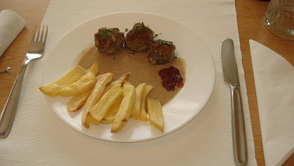 Köttbullar, Podáváme s hranolky, nebo s lahodnou bramborovou kaší.