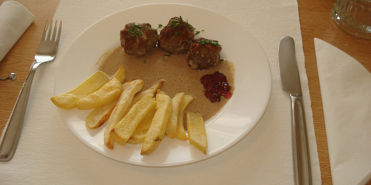 Köttbullar (Podáváme s hranolky, nebo s lahodnou bramborovou…)