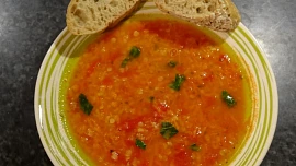 Zeleninová polévka s červenou čočkou