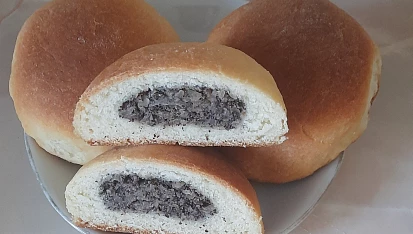 Staročeské řepánky (postup pro domácí pekárnu i ruční zadělání těsta), Zrovna jsem rozkrojila s menší náplní