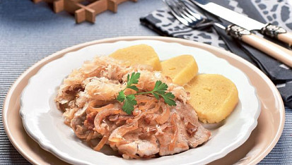 Krkovice pečená v kysaném zelí Krkovice pečená v kysaném zelí