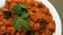 Květák, lilek a cizrna na způsob indické tikka masala