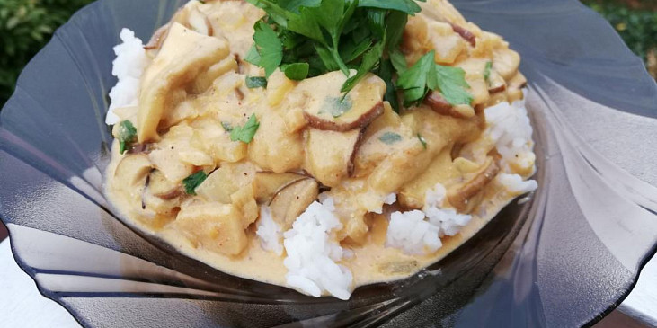 Houbový stroganoff