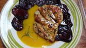 Kuřecí steak s pečenou řepou
