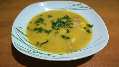 Zapražená kmínka s bramborem a klobásou