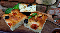 Bramborová focaccia se semolou